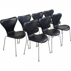 Sæt på 7 Arne Jacobsen Syver stole i sort læder