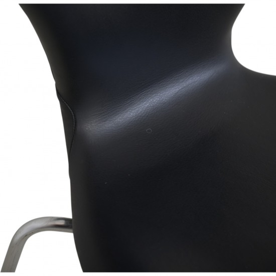 Sæt på 7 Arne Jacobsen Syver stole i sort læder