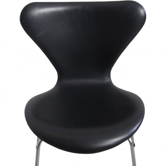 Sæt på 7 Arne Jacobsen Syver stole i sort læder