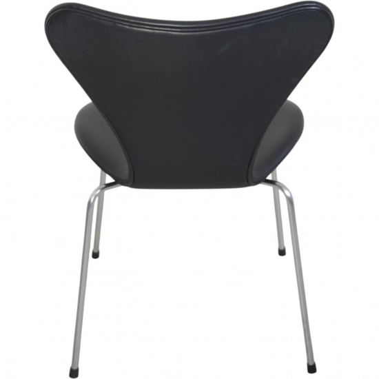 Sæt på 7 Arne Jacobsen Syver stole i sort læder