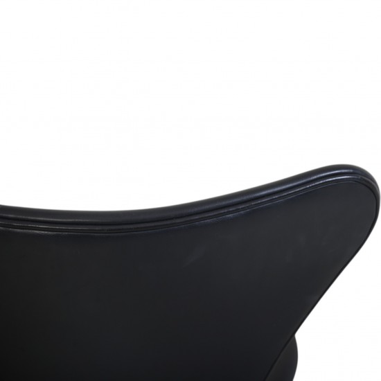 Sæt på 7 Arne Jacobsen Syver stole i sort læder