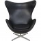 Arne Jacobsen Ægget stol i sort Aura læder 2012