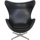Arne Jacobsen Ægget stol i sort Aura læder 2012