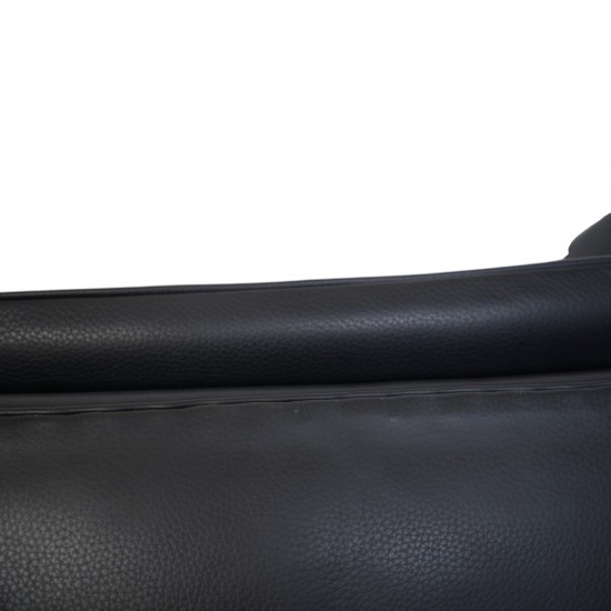 Arne Jacobsen Ægget stol i sort Aura læder 2012