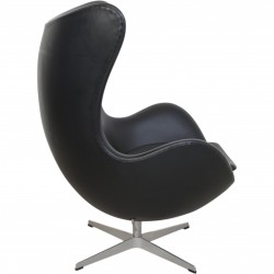 Arne Jacobsen Ægget stol i sort Aura læder 2012