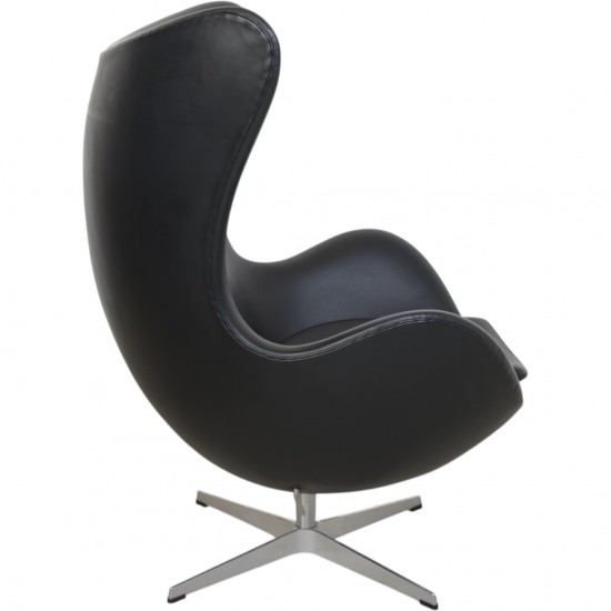 Arne Jacobsen Ægget stol i sort Aura læder 2012