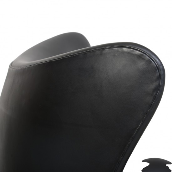 Arne Jacobsen Ægget stol i sort Aura læder 2012