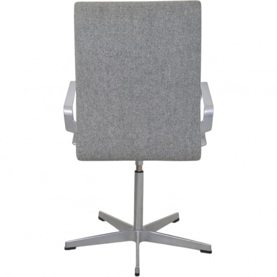 Arne Jacobsen Oxford stol i gråt stof 2006