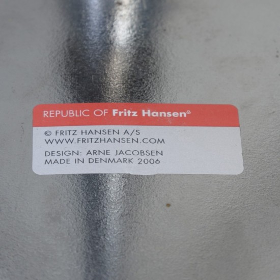 Arne Jacobsen Oxford stol i gråt stof 2006