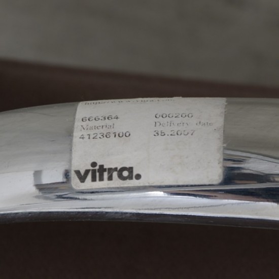 Charles Eames Ea-108 stol i mørkt brunt læder 2007