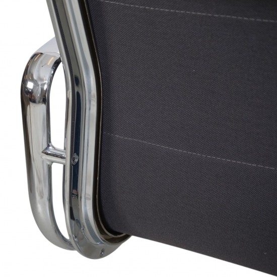 Charles Eames EA-219 kontorstol i gråt læder 2012