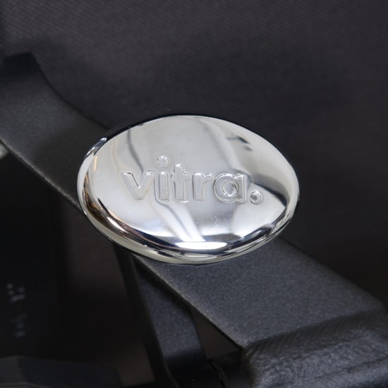 Charles Eames EA-219 kontorstol i gråt læder 2012