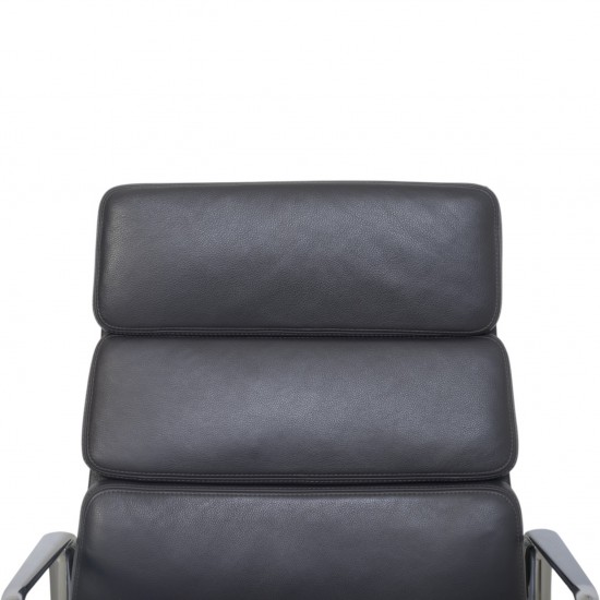 Charles Eames EA-219 kontorstol i gråt læder 2012