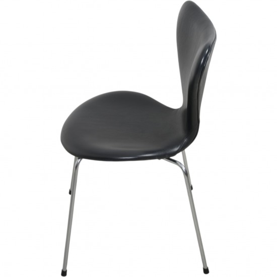 Arne Jacobsen Sæt af 5 Syver stole i sort læder 1990'erne