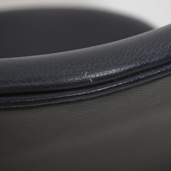 Arne Jacobsen Sæt af 5 Syver stole i sort læder 1990'erne