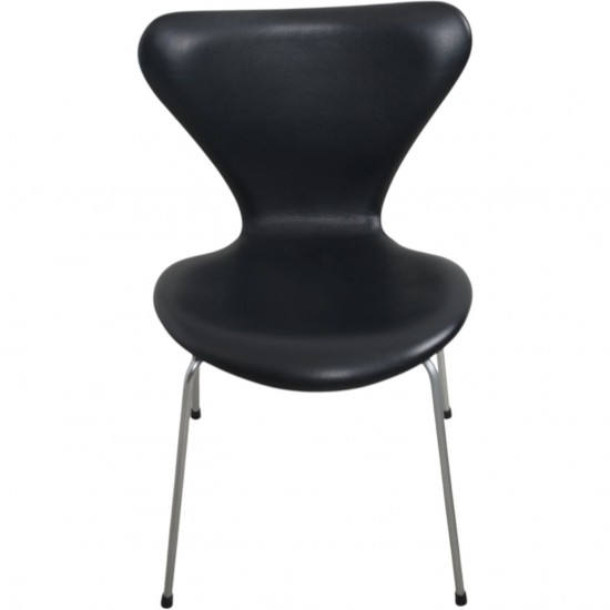 Arne Jacobsen Sæt af 5 Syver stole i sort læder 1990'erne