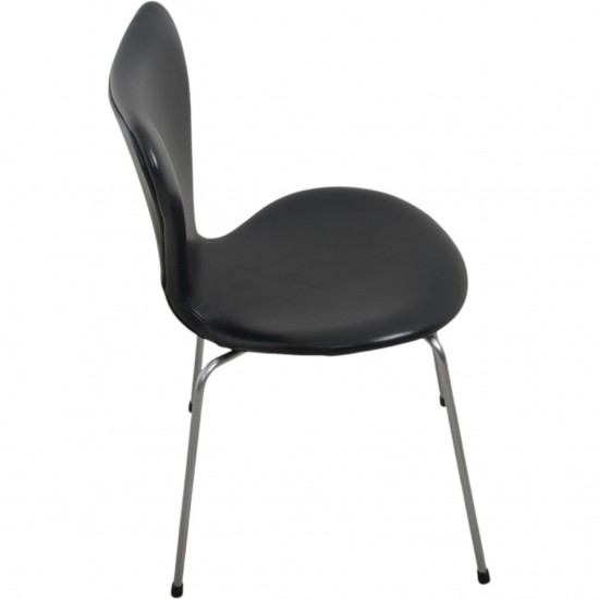 Arne Jacobsen Sæt af 5 Syver stole i sort læder 1990'erne