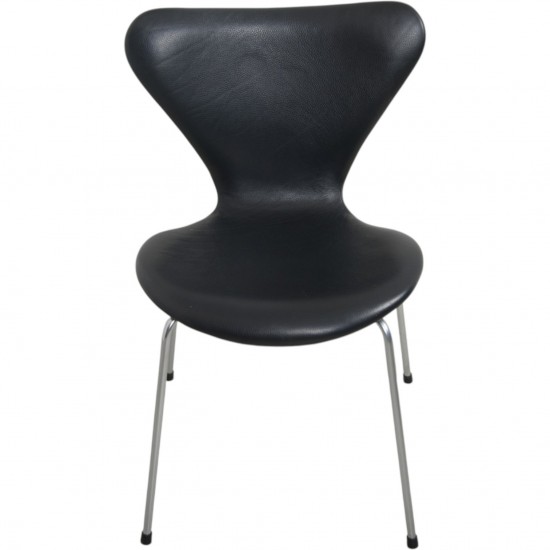 Arne Jacobsen Sæt af 5 Syver stole i sort læder 1990'erne