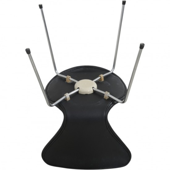 Arne Jacobsen Sæt af 5 Syver stole i sort læder 1990'erne