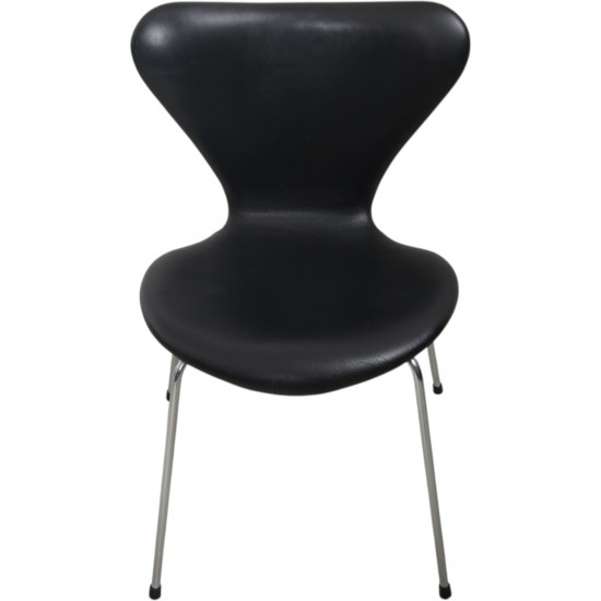 Arne Jacobsen Sæt af 5 Syver stole i sort læder 1990'erne