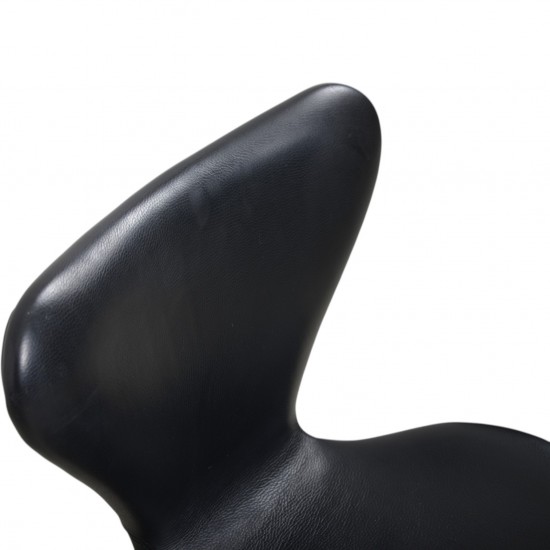 Arne Jacobsen Sæt af 5 Syver stole i sort læder 1990'erne