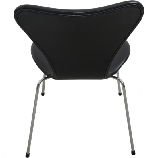 Arne Jacobsen Sæt af 5 Syver stole i sort læder 1990'erne