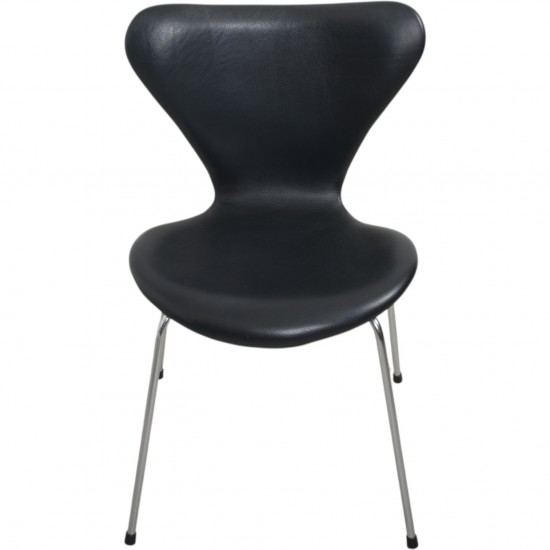 Arne Jacobsen Sæt af 5 Syver stole i sort læder 1990'erne