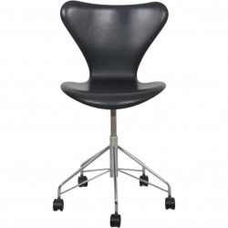 Arne Jacobsen 3117 Syver kontorstol i sort Esential læder 1997