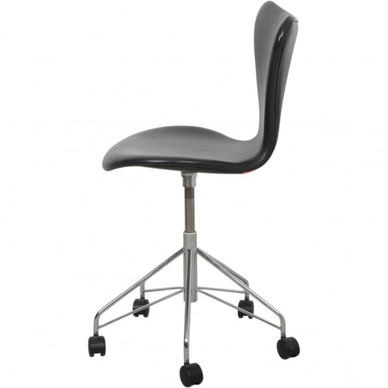 Arne Jacobsen 3117 Syver kontorstol i sort Esential læder 1997