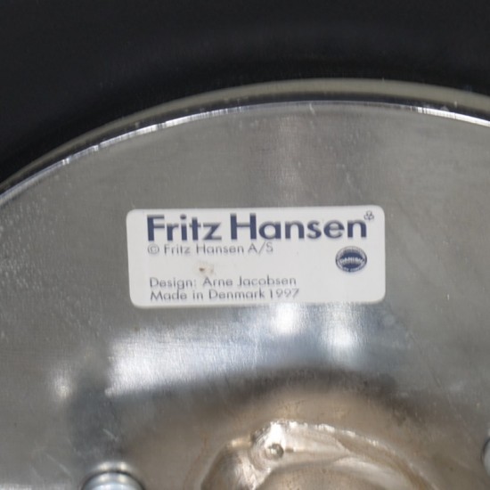 Arne Jacobsen 3117 Syver kontorstol i sort Esential læder 1997