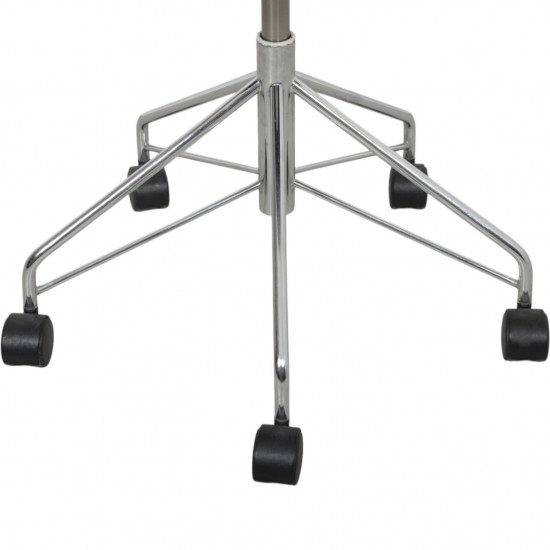 Arne Jacobsen 3117 Syver kontorstol i sort Esential læder 1997