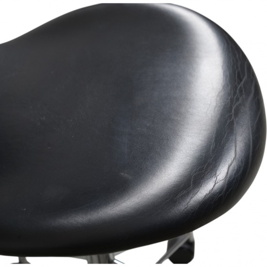 Arne Jacobsen 3117 Syver kontorstol i sort Esential læder 1997