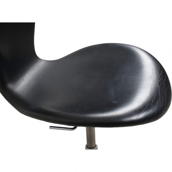 Arne Jacobsen 3117 Syver kontorstol i sort Esential læder 1997