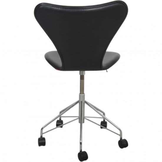 Arne Jacobsen 3117 Syver kontorstol i sort Esential læder 1997