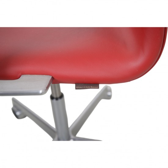 Arne Jacobsen høj Oxford kontorstol i rødt Essential læder 2014