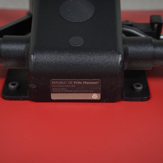 Arne Jacobsen høj Oxford kontorstol i rødt Essential læder 2014