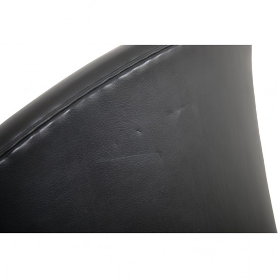 Arne Jacobsen Svane stol i sort Aura læder 2017