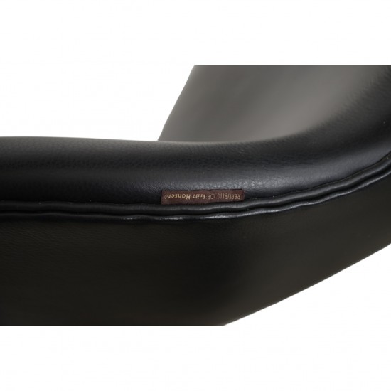 Arne Jacobsen Svane stol i sort Aura læder 2017