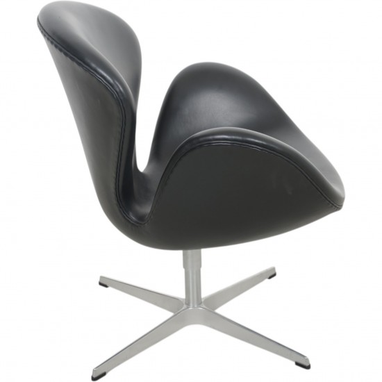 Arne Jacobsen Svane stol i sort Aura læder 2017