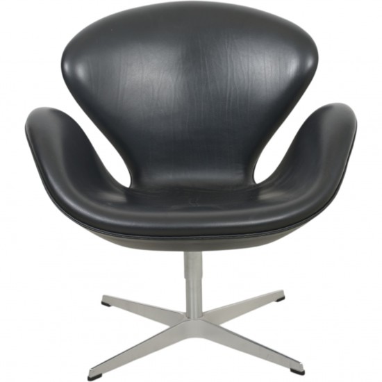 Arne Jacobsen Svane stol i sort Aura læder 2017