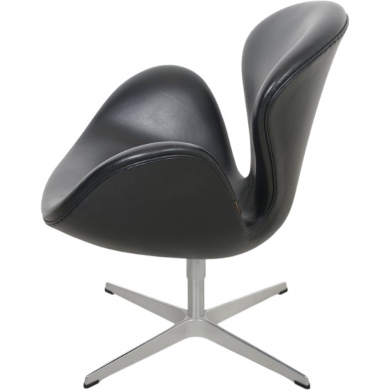 Arne Jacobsen Svane stol i sort Aura læder 2017