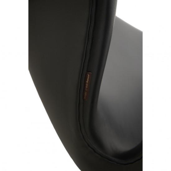 Arne Jacobsen Svane stol i sort Aura læder 2017