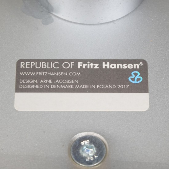 Arne Jacobsen Svane stol i sort Aura læder 2017