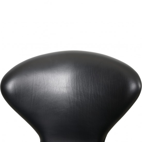 Arne Jacobsen Svane stol i sort Aura læder 2017
