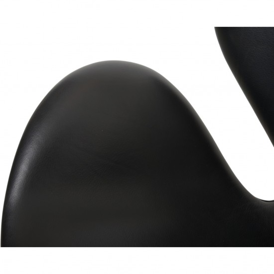 Arne Jacobsen Svane stol i sort Aura læder 2017