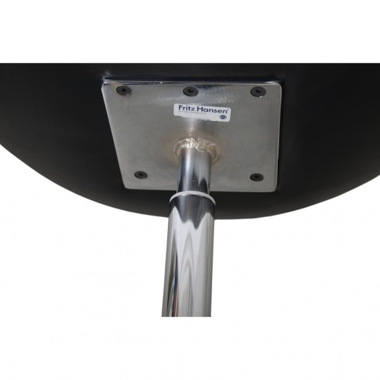 Arne Jacobsen Svane stol i sort læder 1990'erne