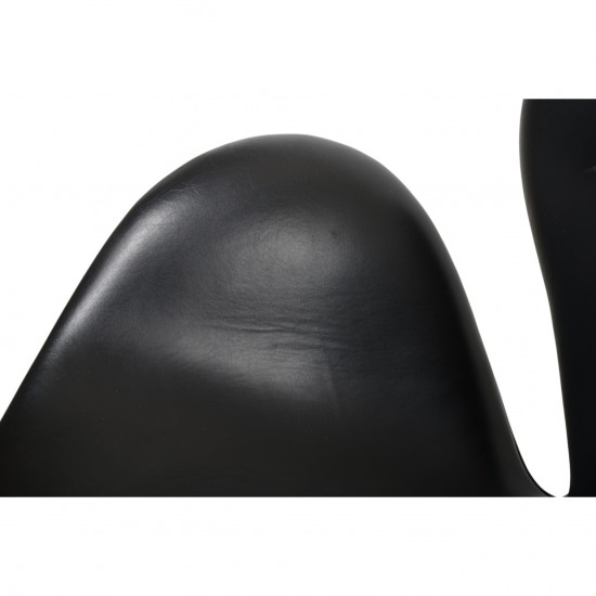 Arne Jacobsen Svane stol i sort læder 1990'erne