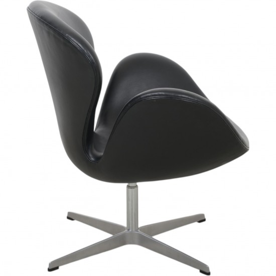 Arne Jacobsen Svane stol i sort læder 1990'erne