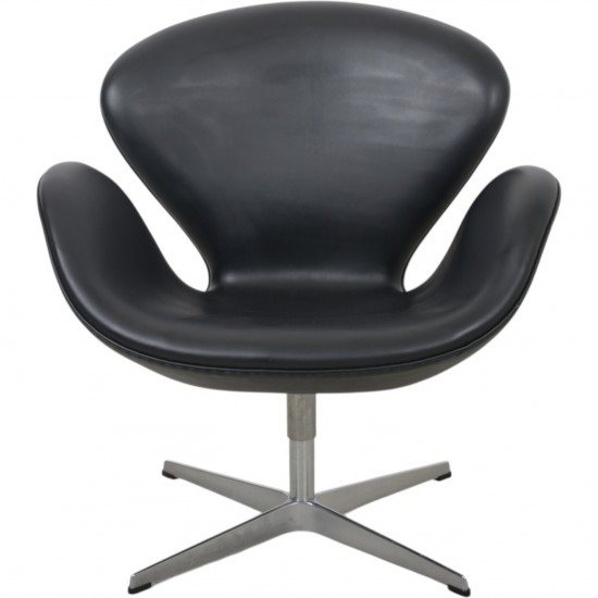 Arne Jacobsen Svane stol i sort læder 2000'erne