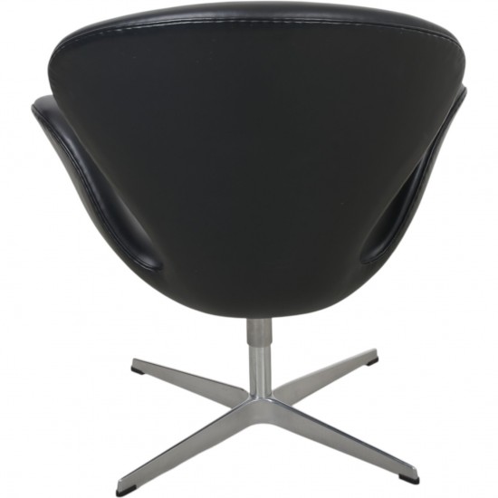 Arne Jacobsen Svane stol i sort læder 2000'erne